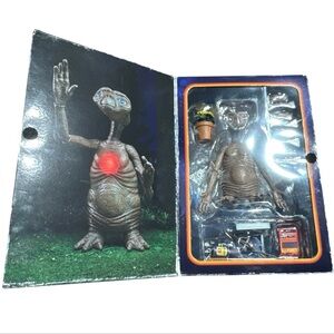 NECA Deluxe Ultimate E.T. 40th Anniversary Action Figure - Light-Up LED Chest!